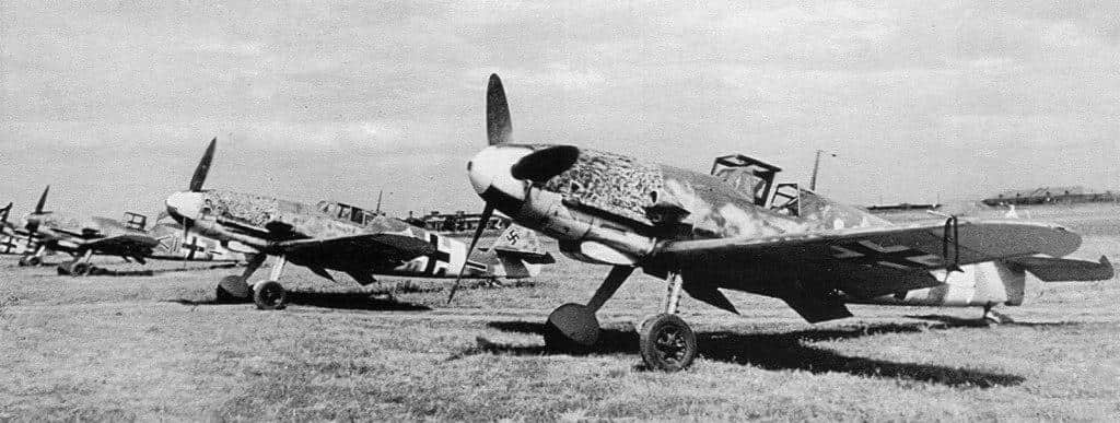 Истребители Мессершмитт Bf 109G-2 из 2-й группы 52-й истребительной эскадры Люфтваффе (II/JG 52) на Восточном фронте – 1942 г.